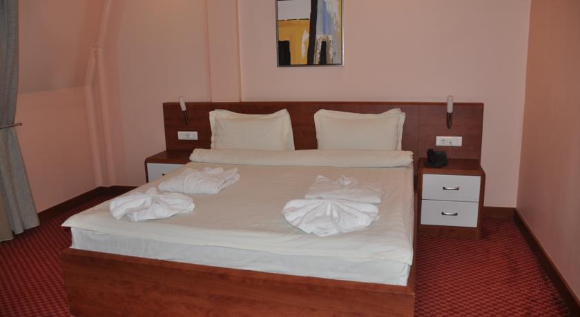 Hotel Royal Пристина Екстериор снимка