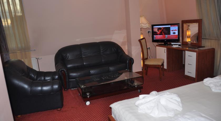 Hotel Royal Пристина Екстериор снимка