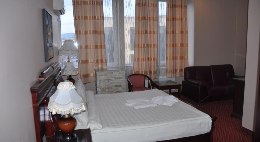 Hotel Royal Пристина Екстериор снимка