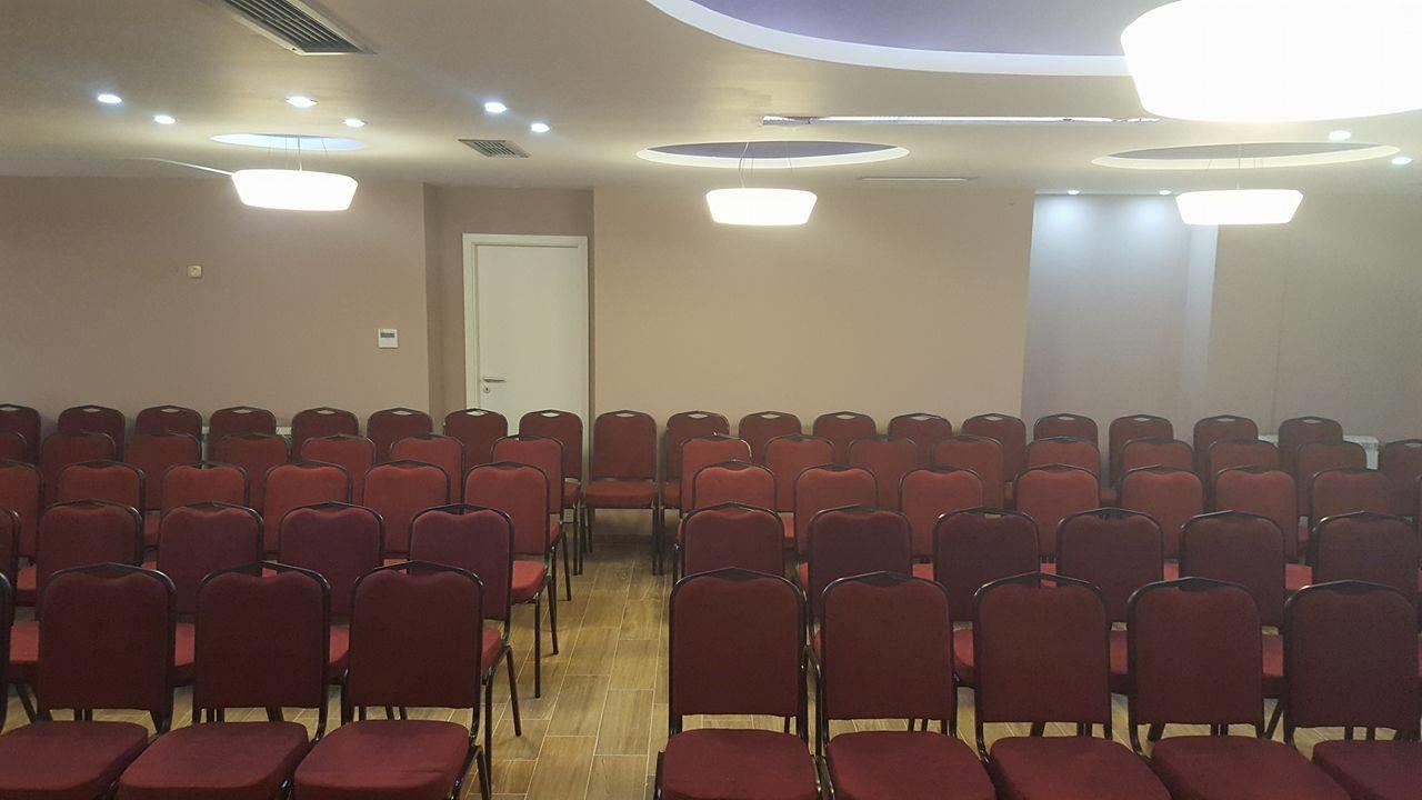 Hotel Royal Пристина Екстериор снимка