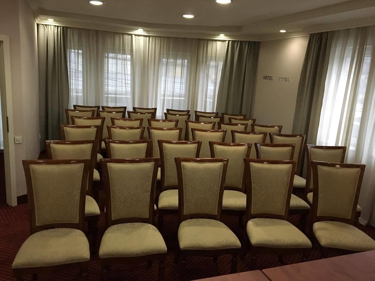 Hotel Royal Пристина Екстериор снимка