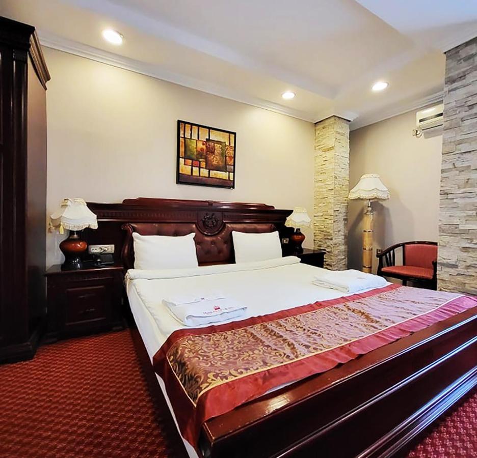 Hotel Royal Пристина Екстериор снимка