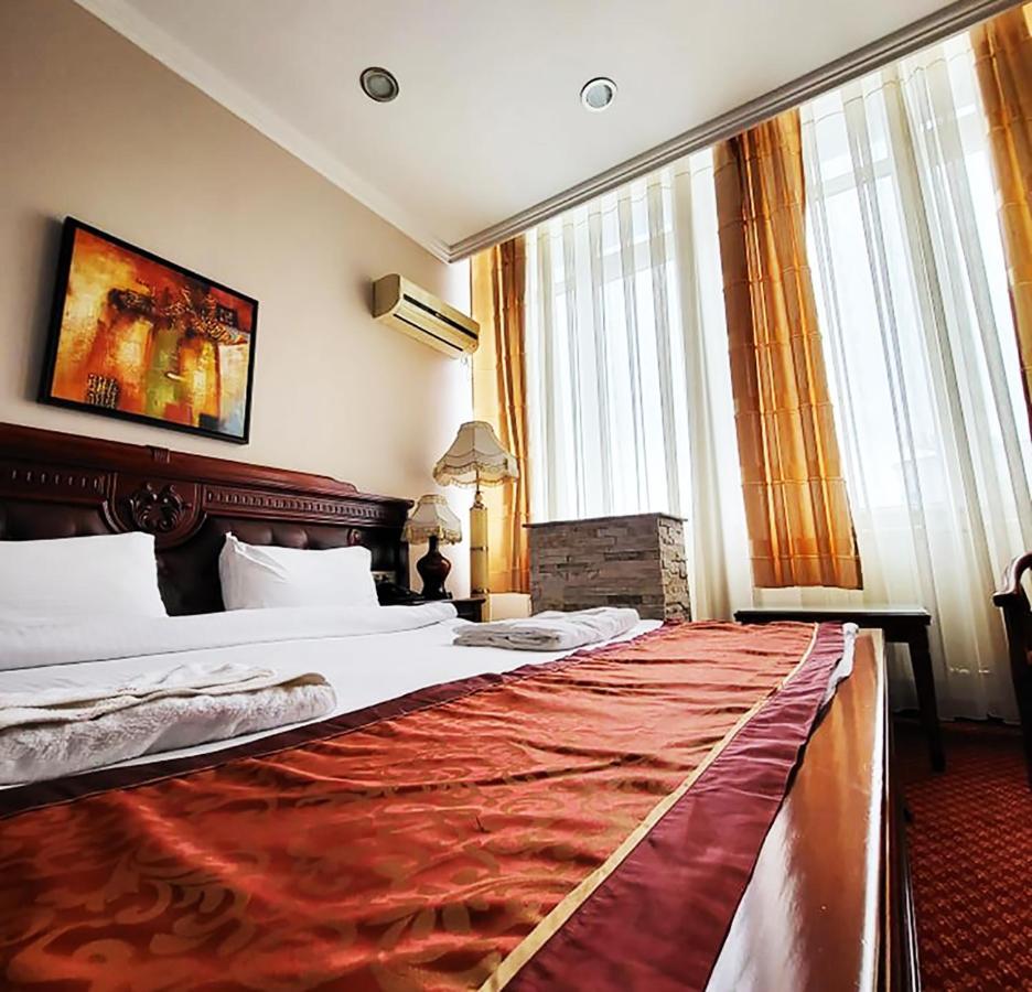 Hotel Royal Пристина Екстериор снимка