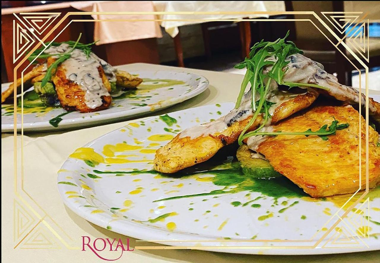 Hotel Royal Пристина Екстериор снимка