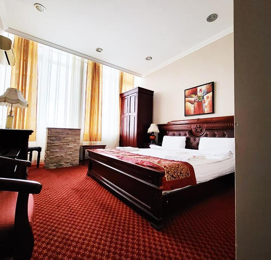 Hotel Royal Пристина Екстериор снимка