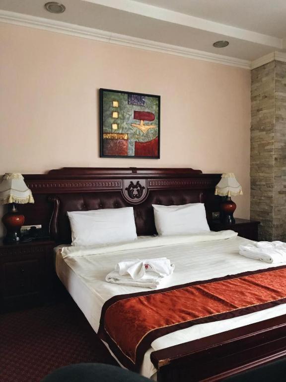 Hotel Royal Пристина Екстериор снимка