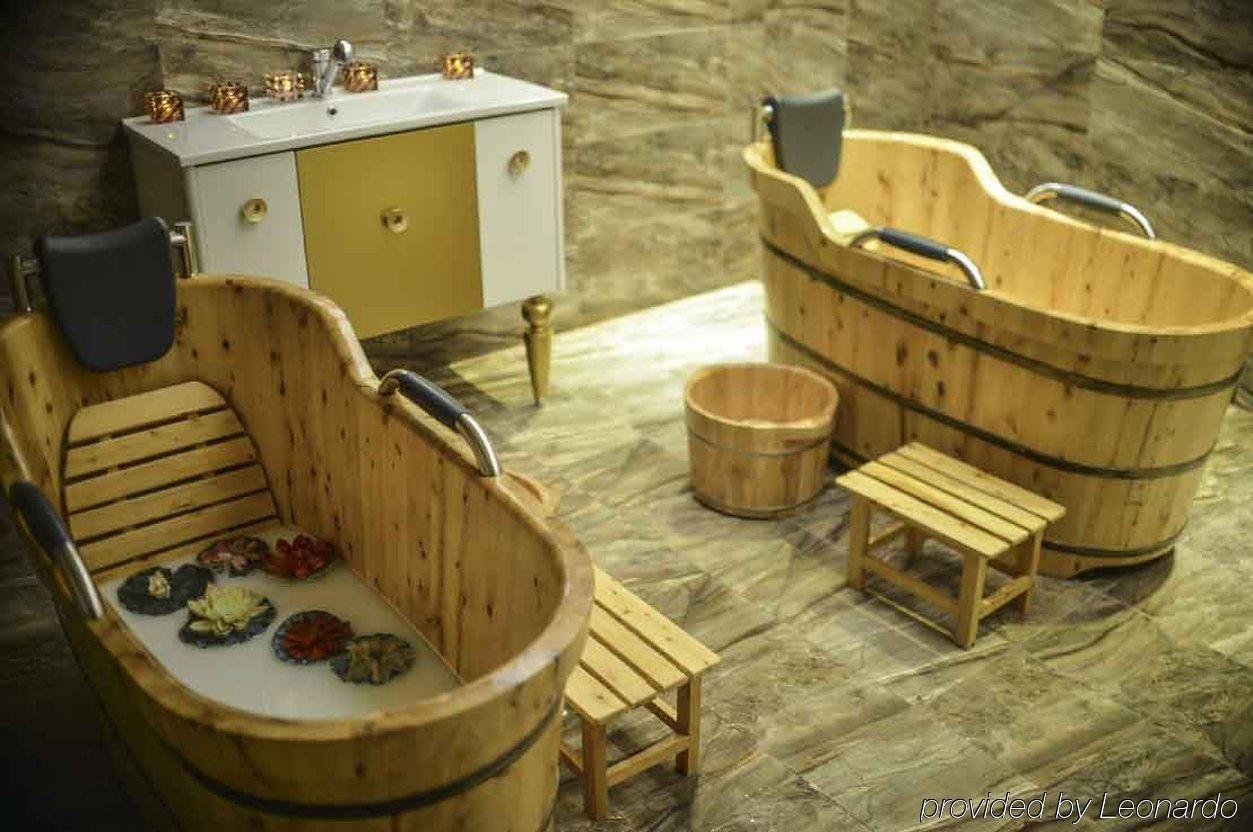 Hotel Royal Пристина Екстериор снимка