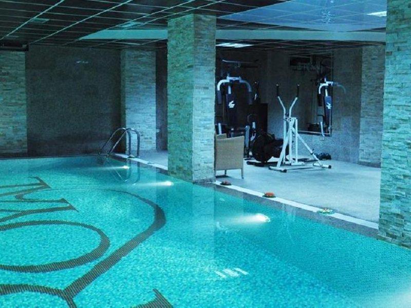 Hotel Royal Пристина Екстериор снимка